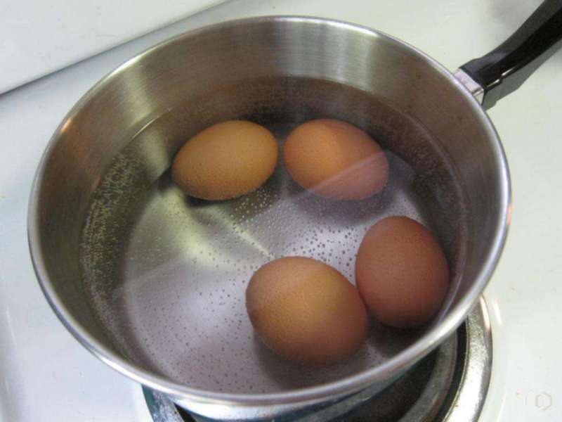 Узнаем как сварить яйцо с жидким желтком: время приготовления и категория готовки желтка